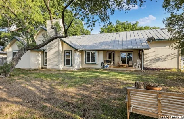 101 Country Ln Castroville, TX 78009