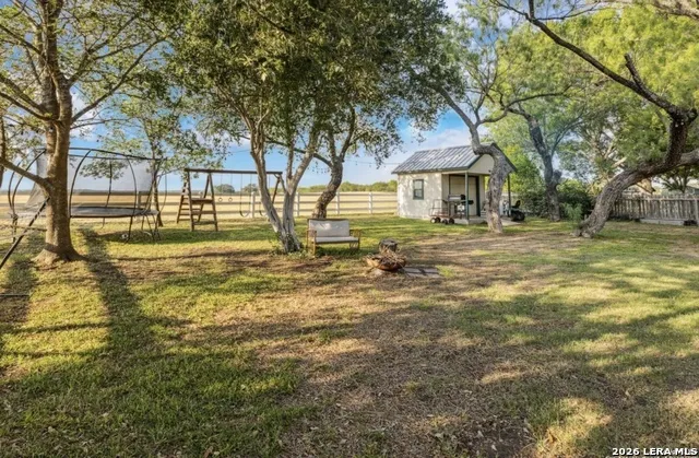 101 Country Ln Castroville, TX 78009