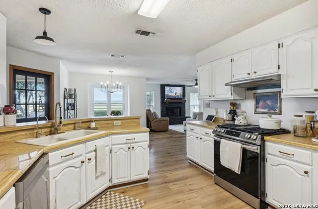 101 Country Ln Castroville, TX 78009