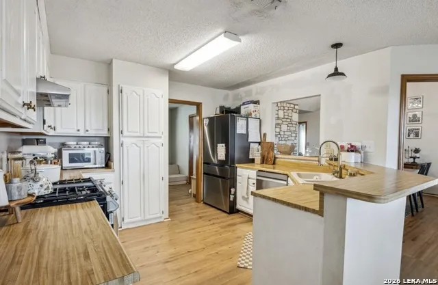 101 Country Ln Castroville, TX 78009