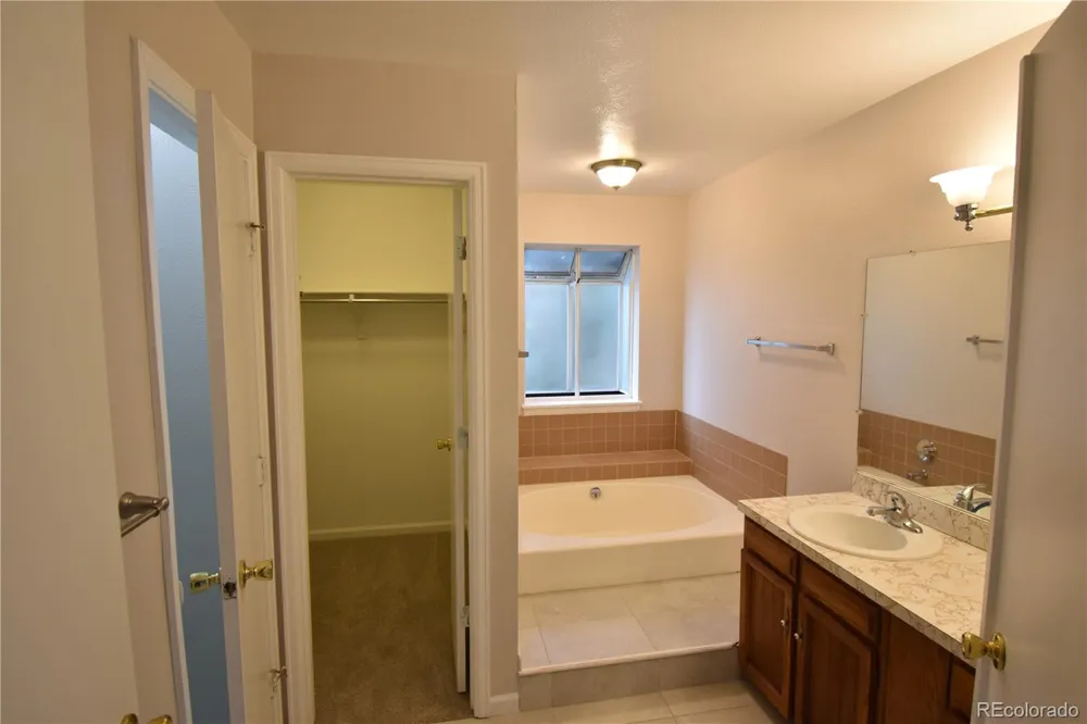 471 S Kingston Circle Aurora, CO 80012
