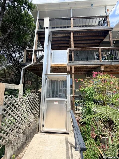 1135 LAKEBREEZE DR Canyon Lake, TX 78133