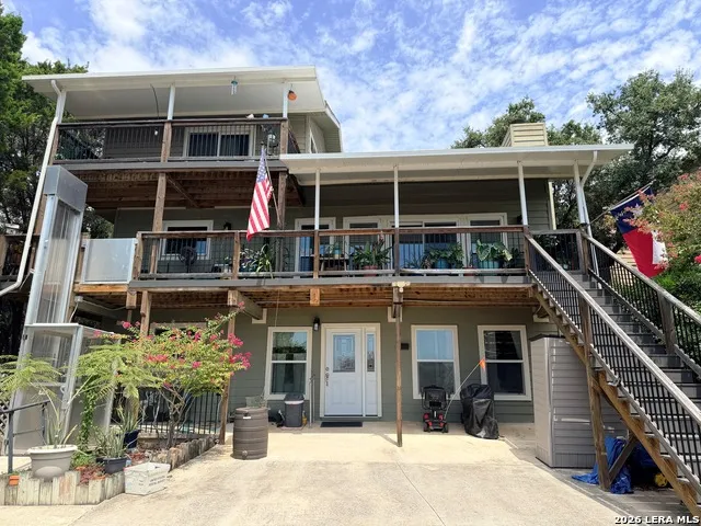 1135 LAKEBREEZE DR Canyon Lake, TX 78133