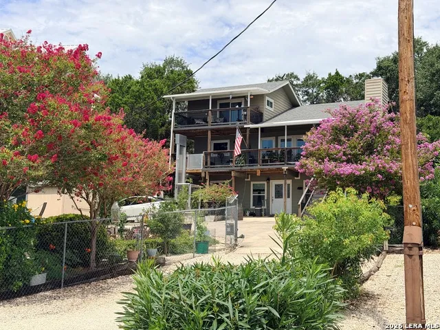 1135 LAKEBREEZE DR Canyon Lake, TX 78133