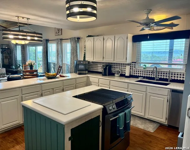 1135 LAKEBREEZE DR Canyon Lake, TX 78133