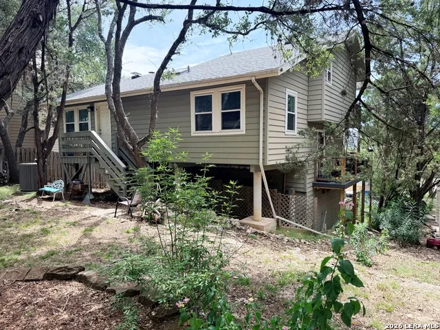 1135 LAKEBREEZE DR Canyon Lake, TX 78133