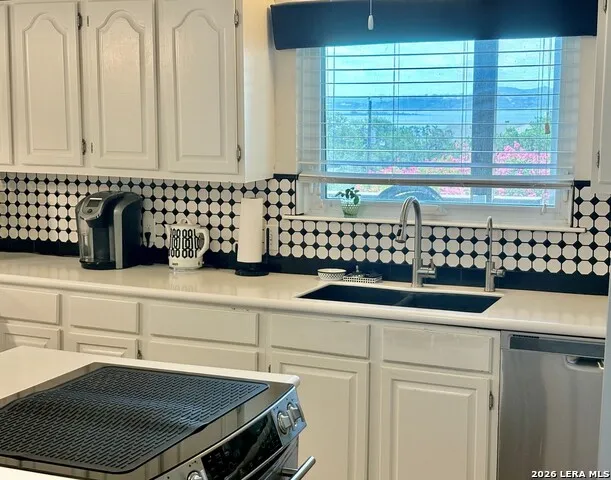 1135 LAKEBREEZE DR Canyon Lake, TX 78133