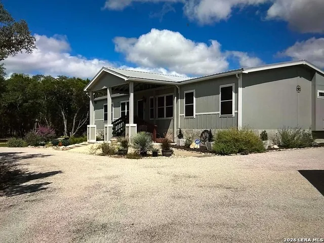 870 Spur Rd Lakehills, TX 78063