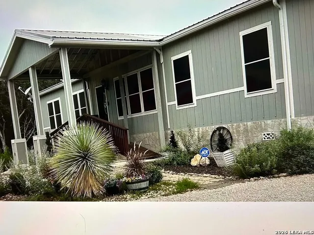 870 Spur Rd Lakehills, TX 78063