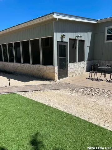 870 Spur Rd Lakehills, TX 78063