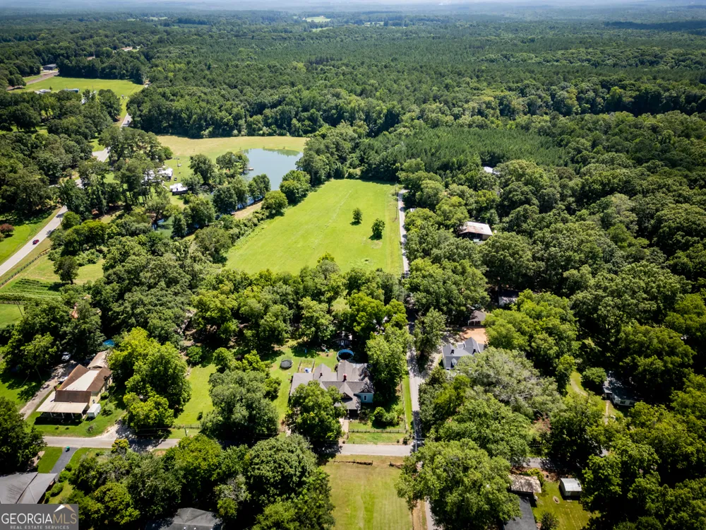 111 Banks ST Shady Dale, GA 31085