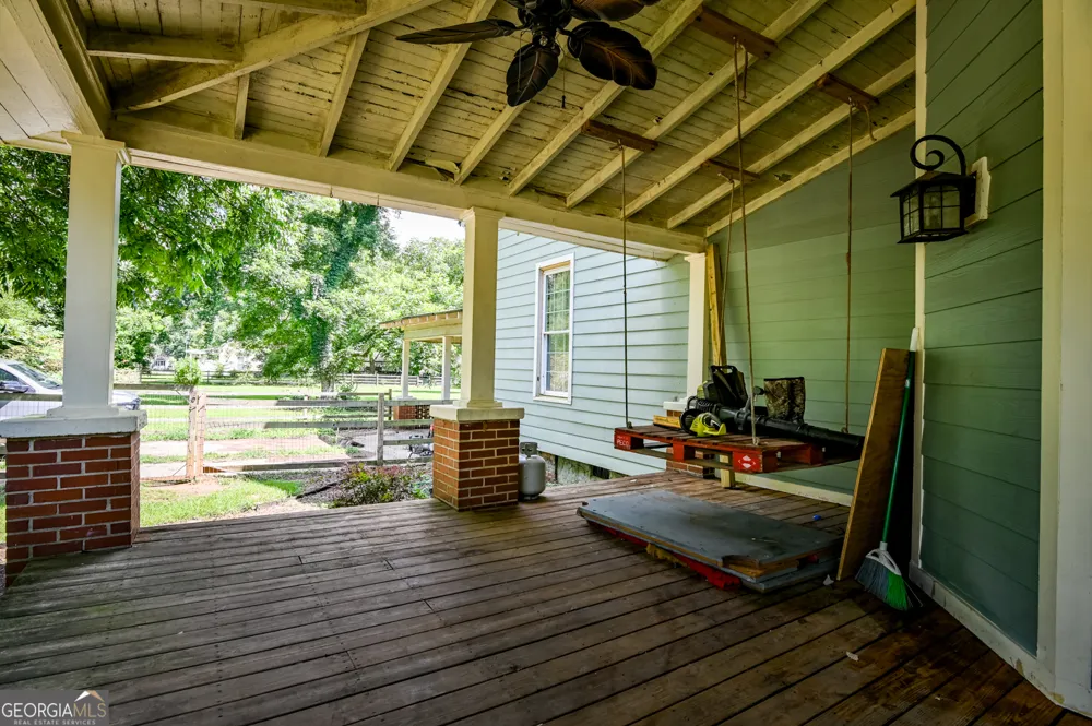 111 Banks ST Shady Dale, GA 31085