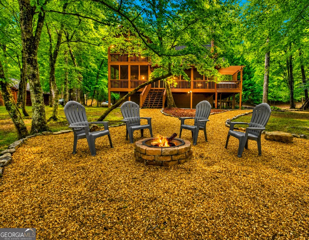 133 Muller LN Ellijay, GA 30540