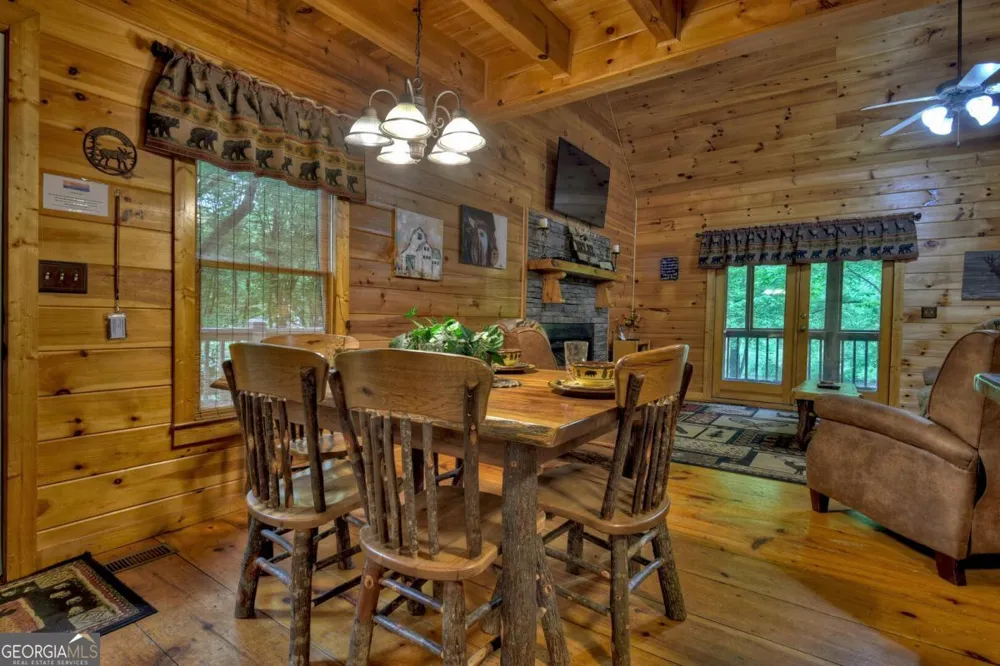 133 Muller LN Ellijay, GA 30540