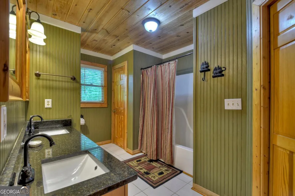 133 Muller LN Ellijay, GA 30540