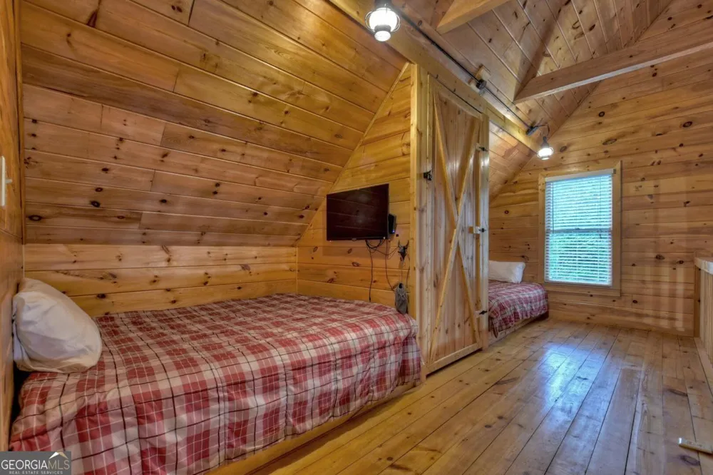 133 Muller LN Ellijay, GA 30540