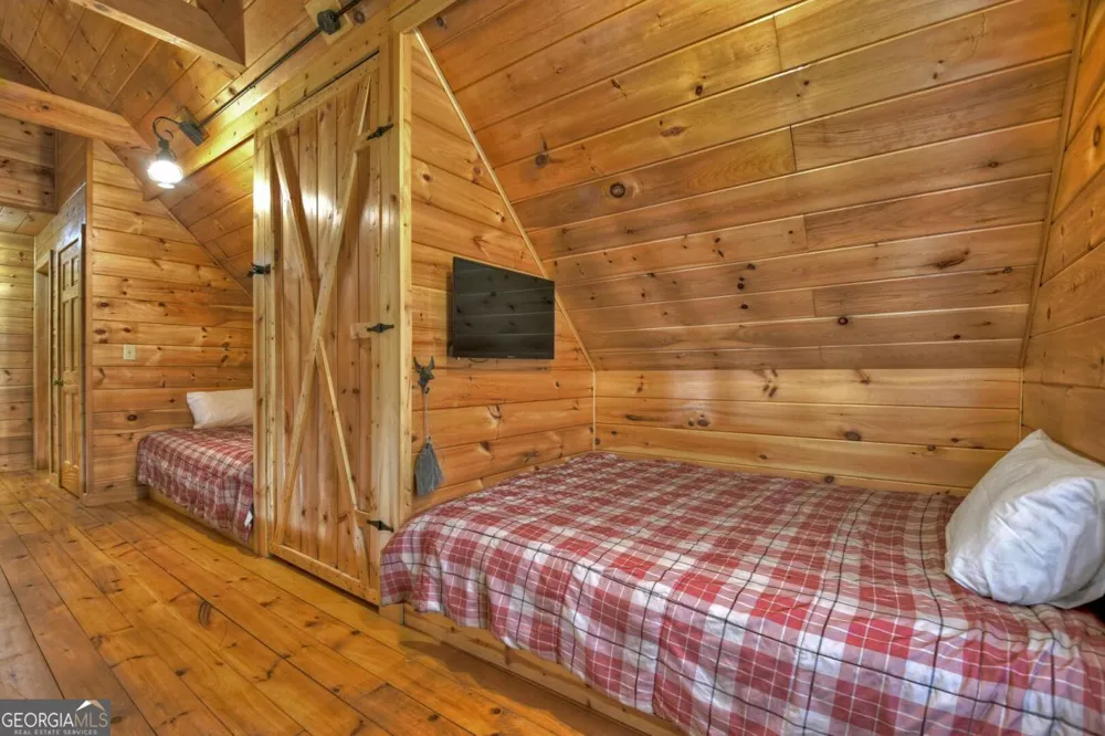 133 Muller LN Ellijay, GA 30540
