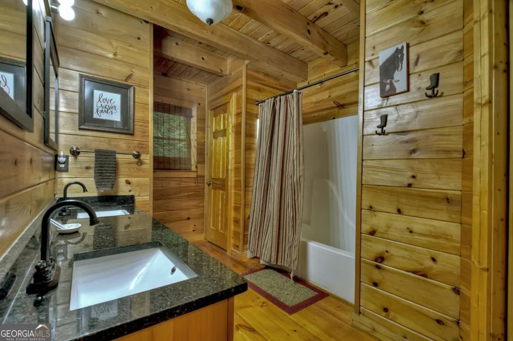 133 Muller LN Ellijay, GA 30540