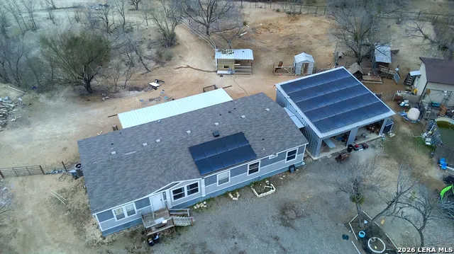 114 4th Natalia, TX 78059