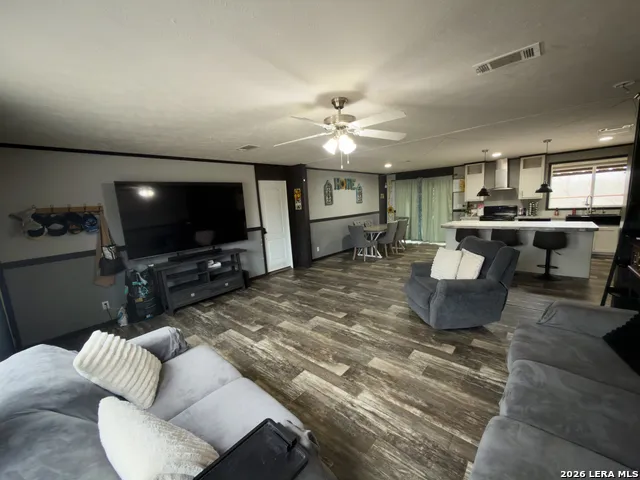 114 4th Natalia, TX 78059
