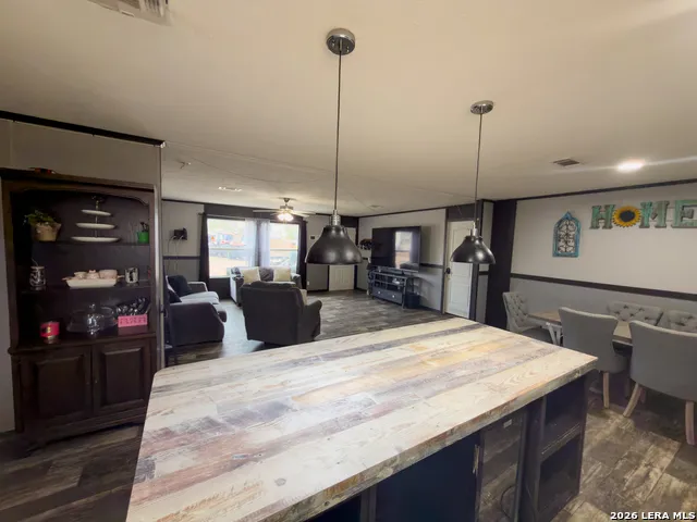 114 4th Natalia, TX 78059