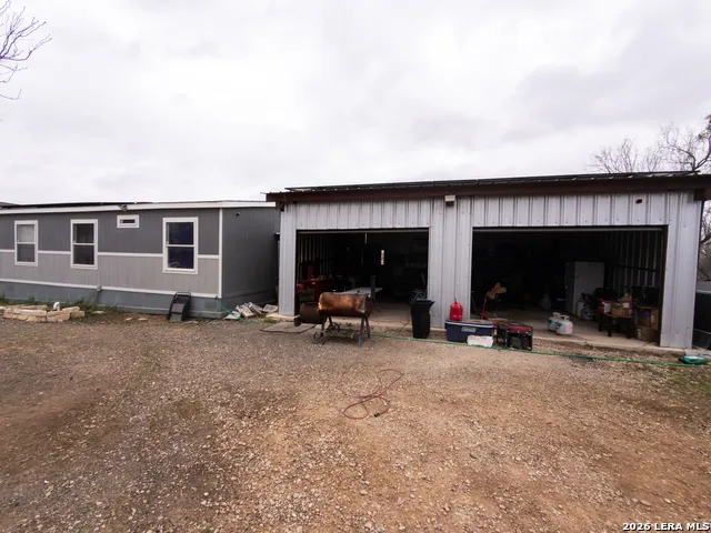 114 4th Natalia, TX 78059