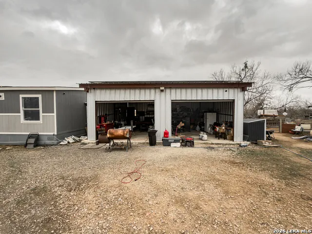 114 4th Natalia, TX 78059