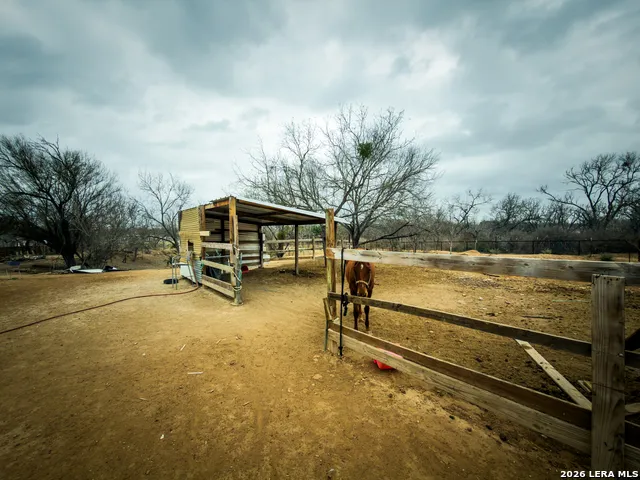 114 4th Natalia, TX 78059