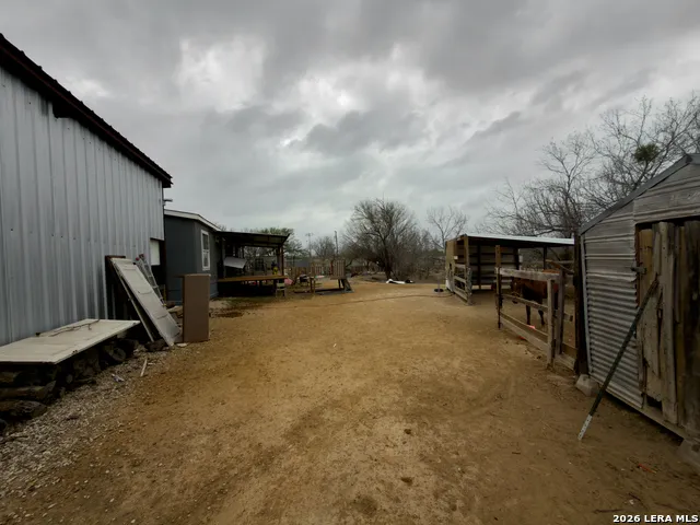 114 4th Natalia, TX 78059