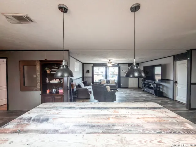 114 4th Natalia, TX 78059
