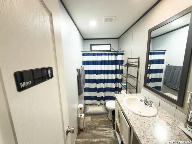 114 4th Natalia, TX 78059