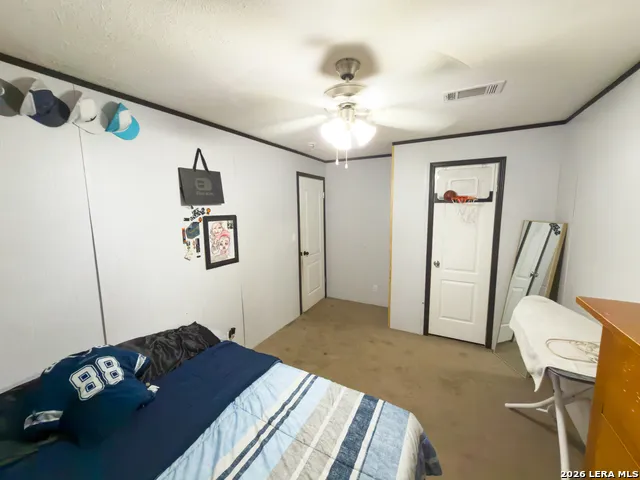 114 4th Natalia, TX 78059