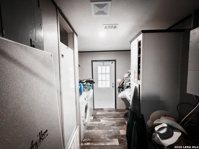 114 4th Natalia, TX 78059