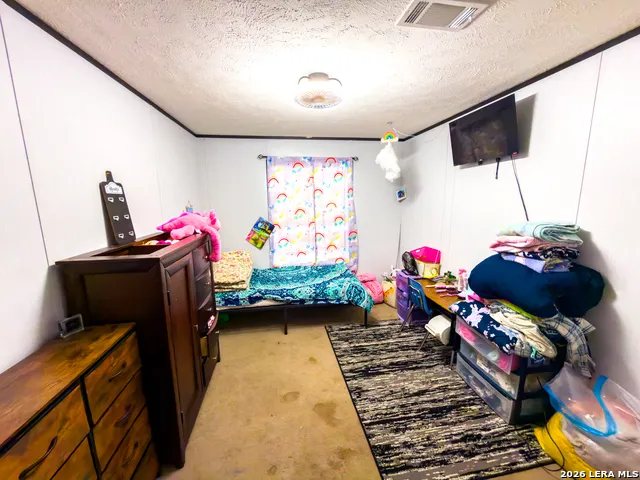 114 4th Natalia, TX 78059