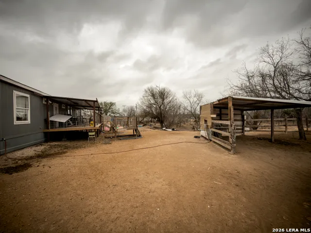 114 4th Natalia, TX 78059