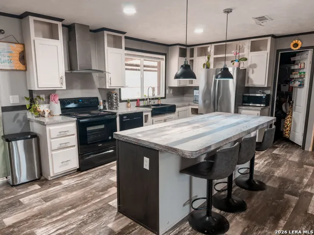 114 4th Natalia, TX 78059