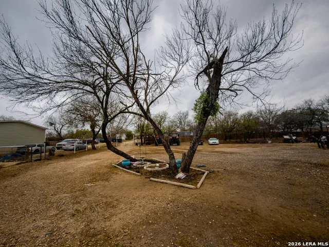 114 4th Natalia, TX 78059
