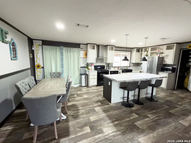 114 4th Natalia, TX 78059