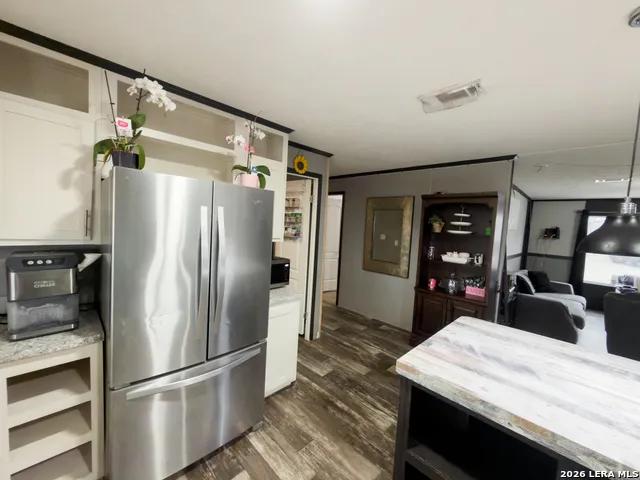 114 4th Natalia, TX 78059