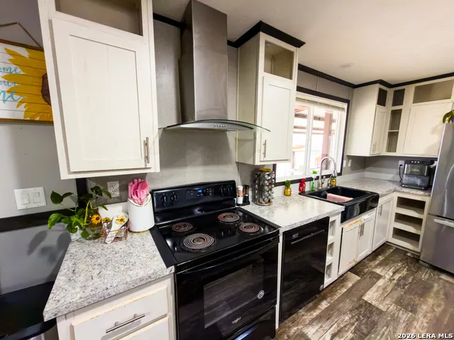 114 4th Natalia, TX 78059