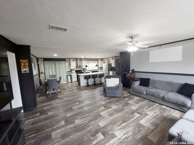 114 4th Natalia, TX 78059