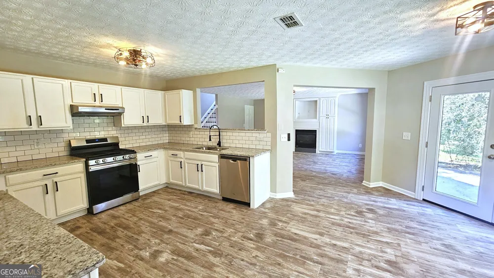 528 Lazy River LN Woodstock, GA 30188