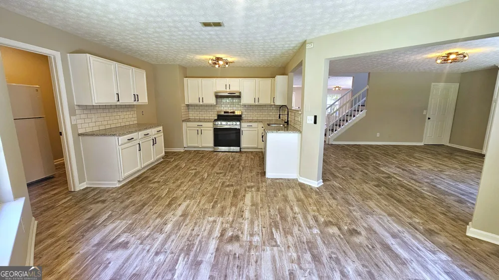 528 Lazy River LN Woodstock, GA 30188