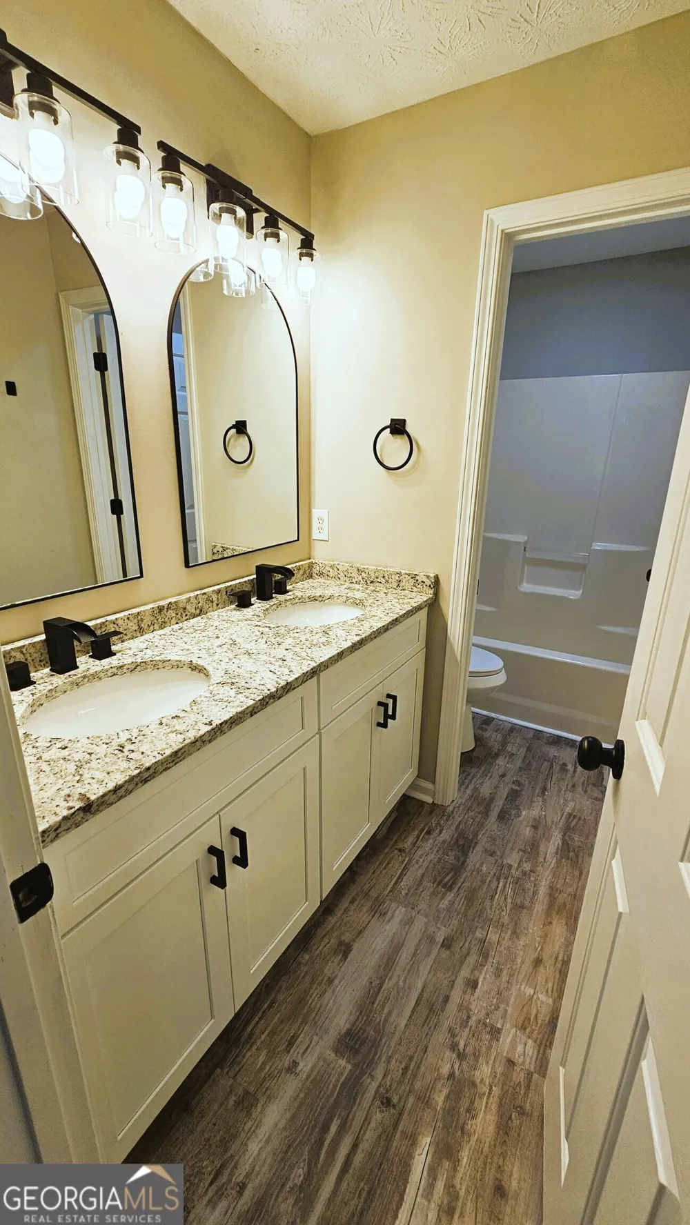 528 Lazy River LN Woodstock, GA 30188