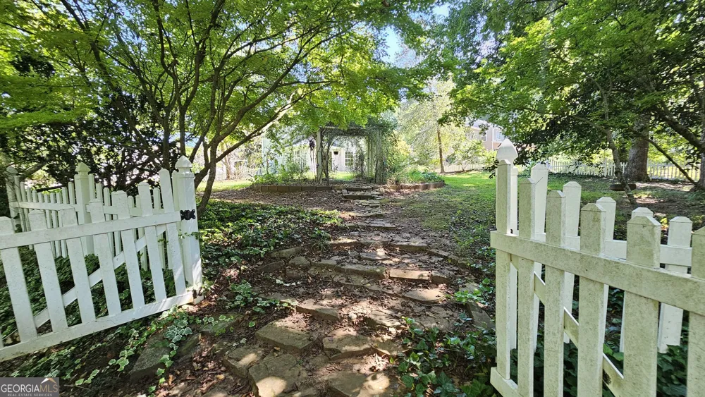 528 Lazy River LN Woodstock, GA 30188