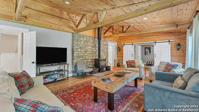 606 Deer Lake Cove Wimberley, TX 78676