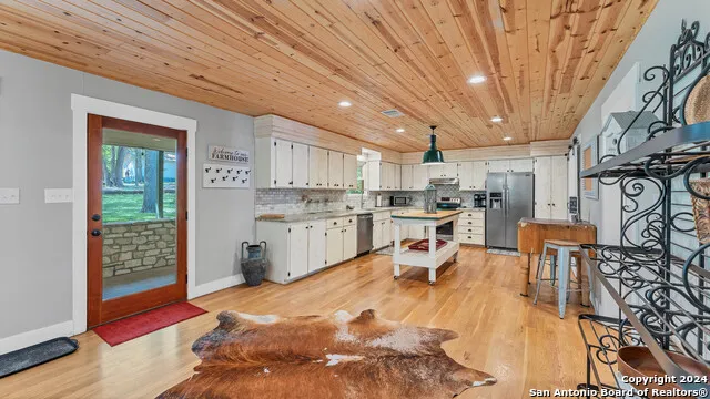 606 Deer Lake Cove Wimberley, TX 78676