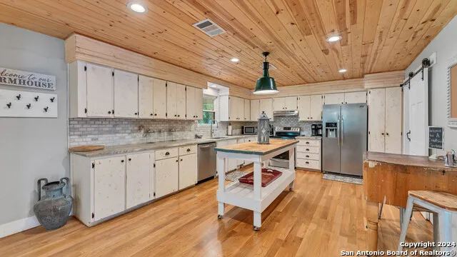 606 Deer Lake Cove Wimberley, TX 78676
