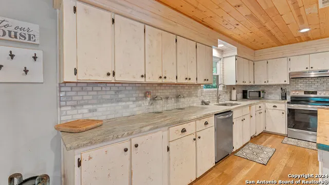 606 Deer Lake Cove Wimberley, TX 78676