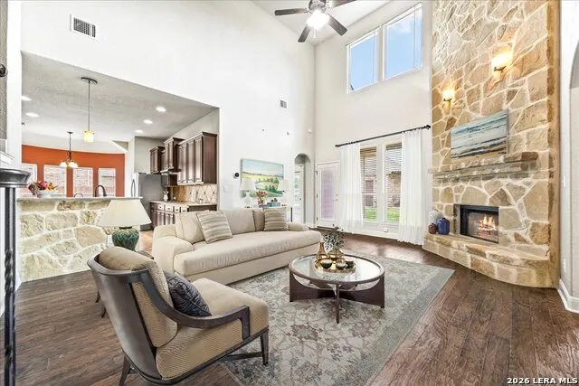 6909 Hallie Heights Schertz, TX 78154